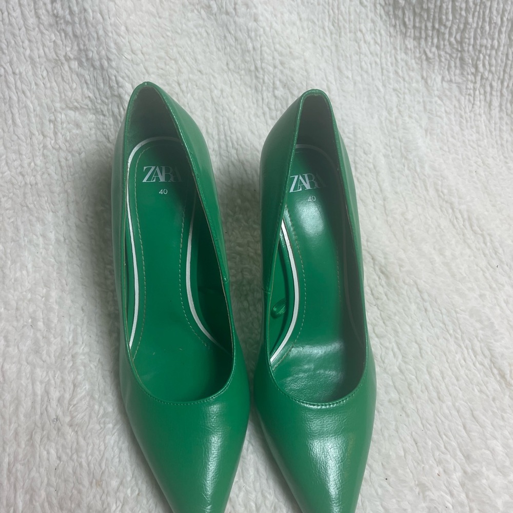 Zara Vibrant Green Heels - Picture 2 of 10